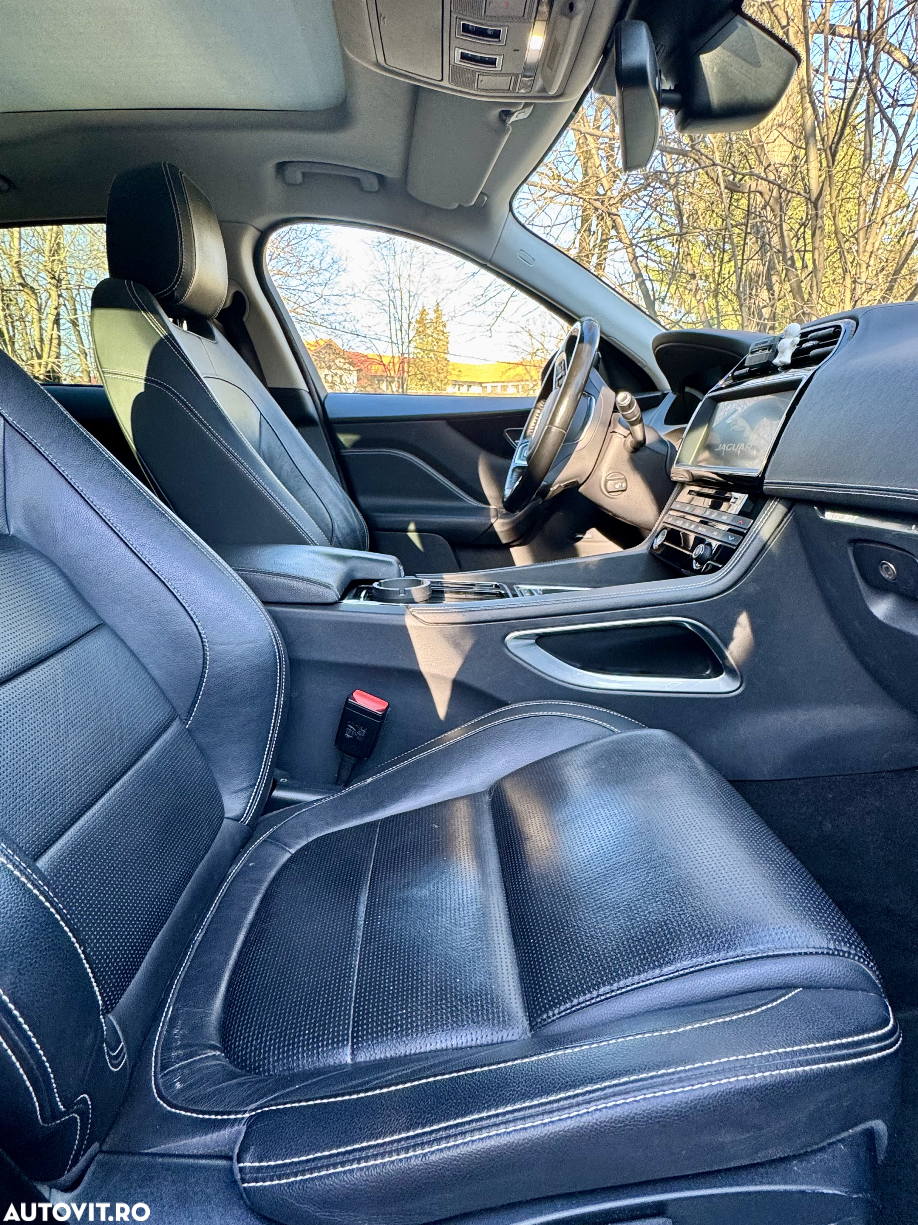 Jaguar F-Pace 20d AWD R-Sport - 27
