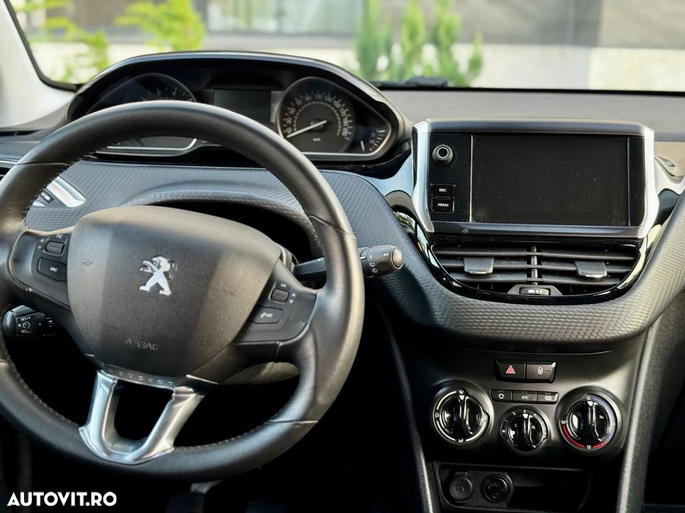 Peugeot 2008 PureTech 82 Style - 16