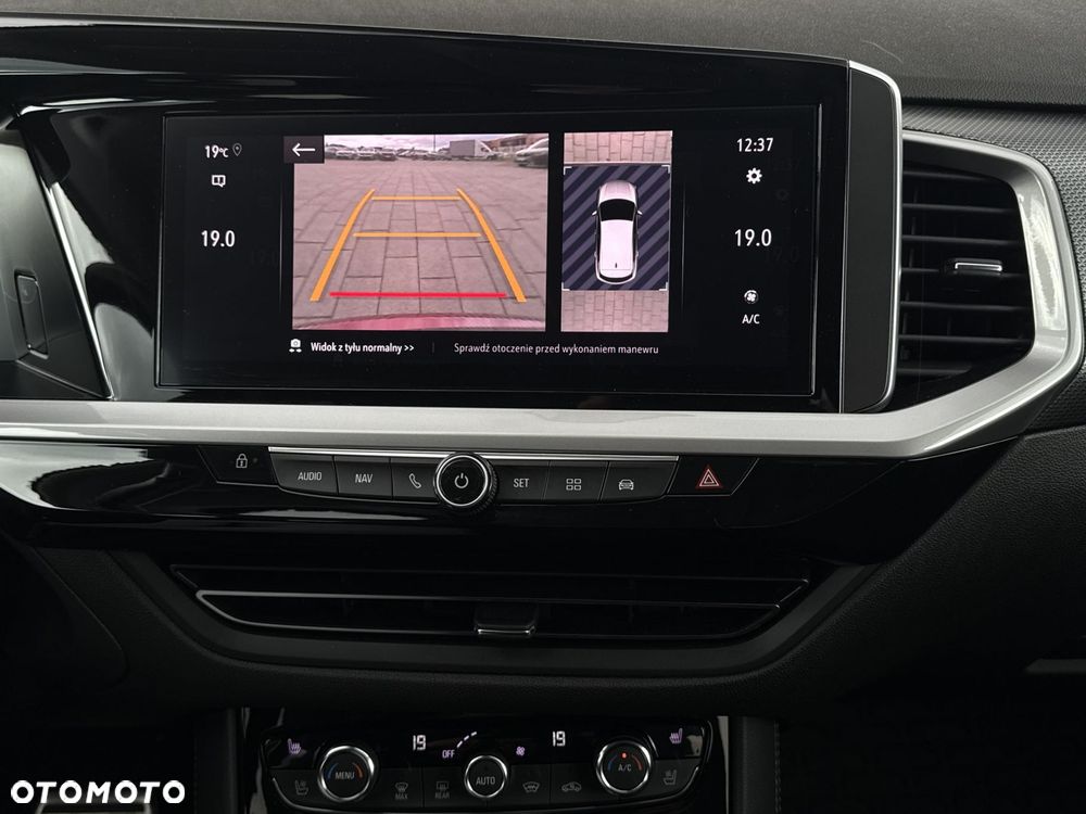 Opel Grandland 1.2 T Business Elegance S&S - 29