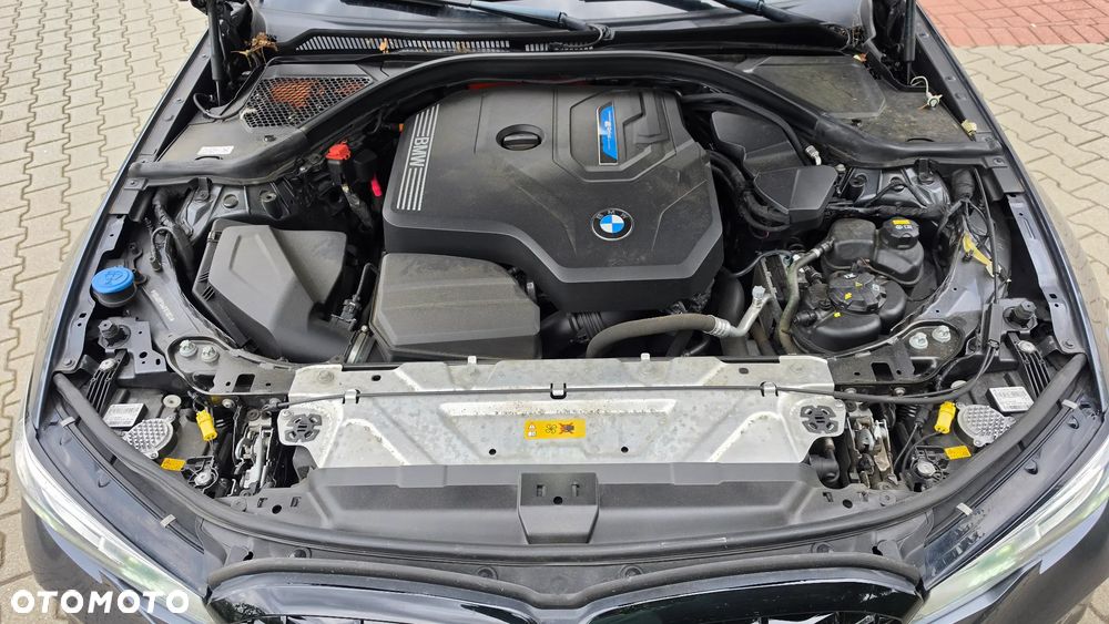 BMW Seria 3 330e M Sport - 39