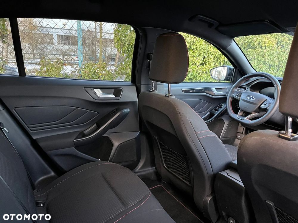 Ford Focus 1.0 EcoBoost Hybrid ST-LINE X - 19