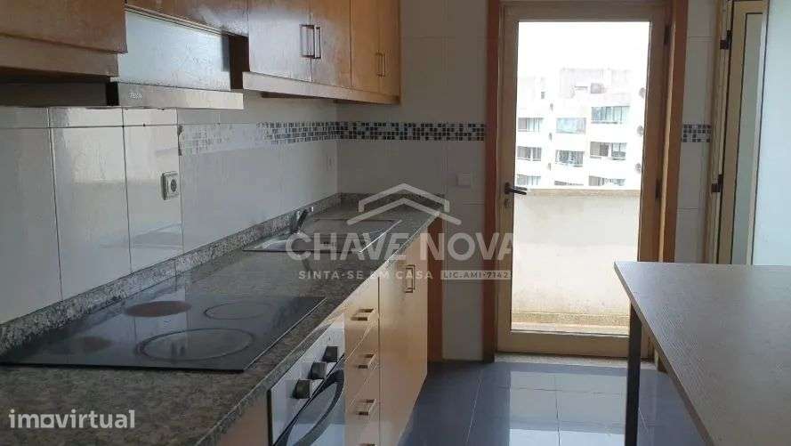 T3 em Rio Tinto, excelente localização com lugar de garagem - Grande imagem: 3/8
