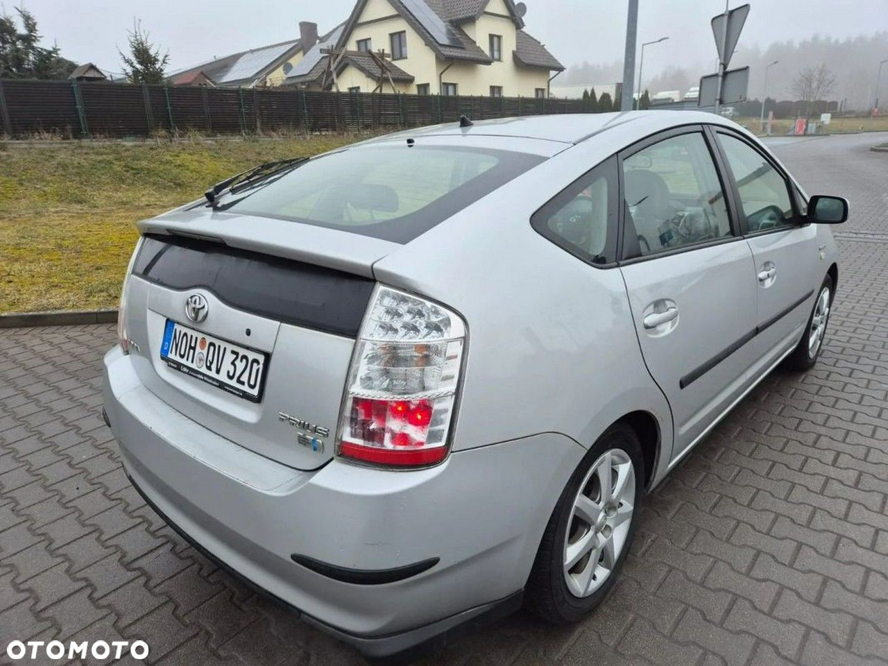 Toyota Prius - 4