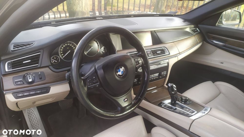 BMW Seria 7 750i xDrive - 5