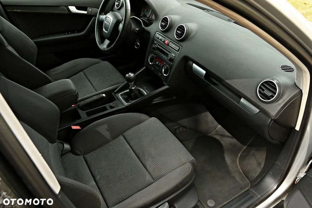Audi A3 Sportback 2.0 TDI Ambiente - 8