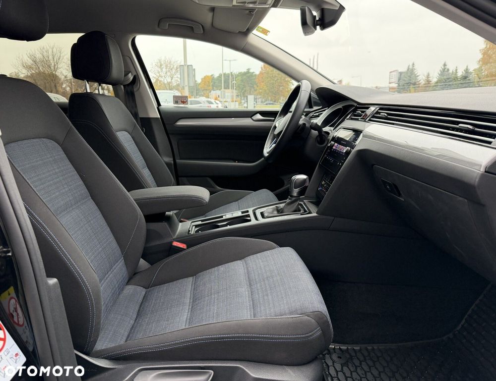 Volkswagen Passat - 29