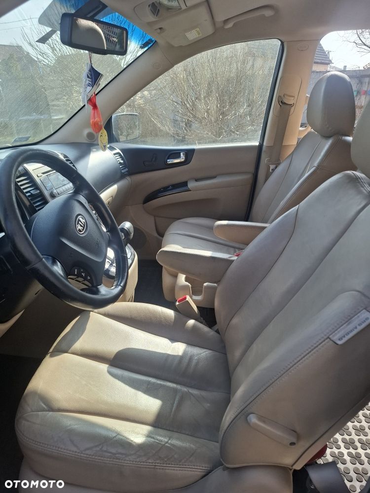 Kia Carnival - 2