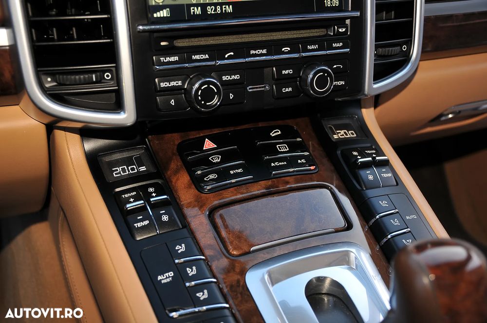 Porsche Cayenne - 14