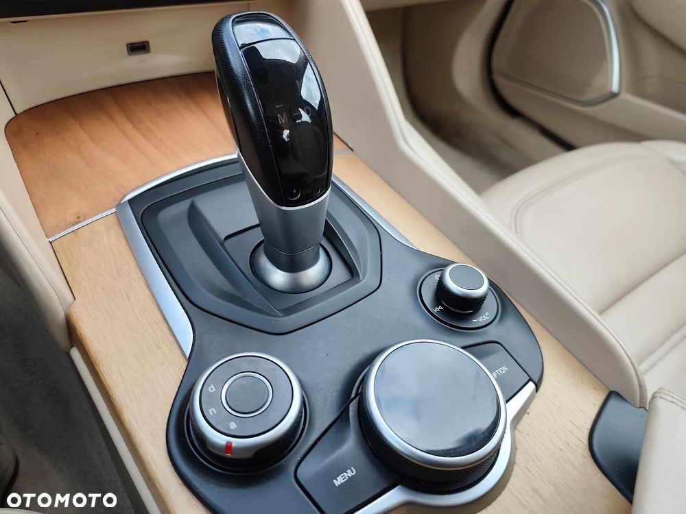 Alfa Romeo Giulia 2.0 Turbo Business - 17