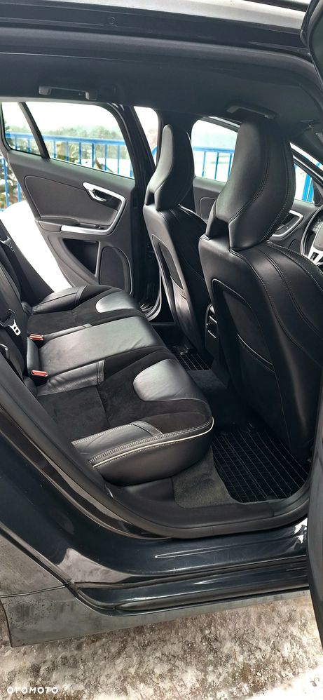 Volvo V60 D3 R-Design - 8
