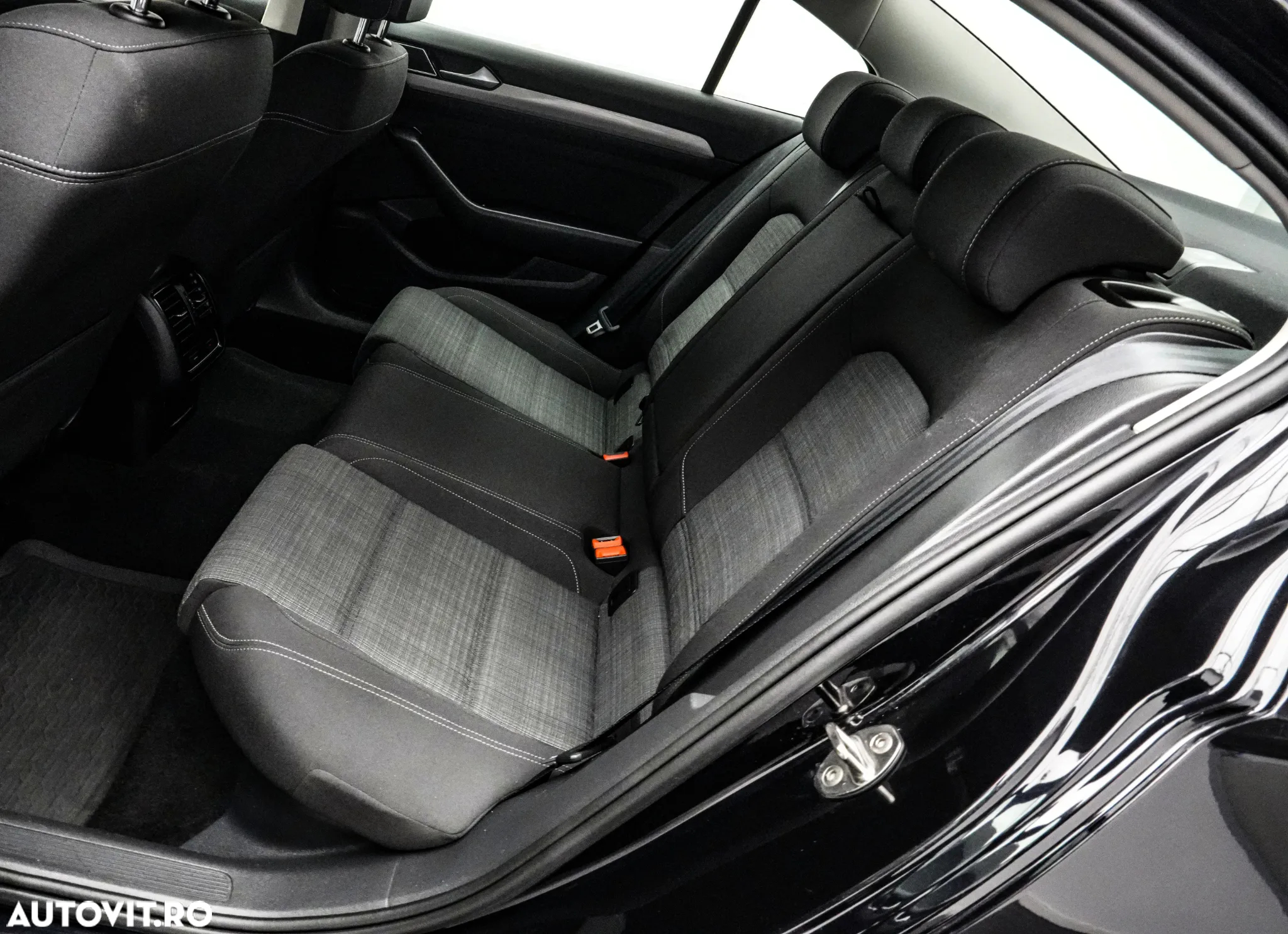 Volkswagen Passat 2.0 TDI DSG Comfortline - 13