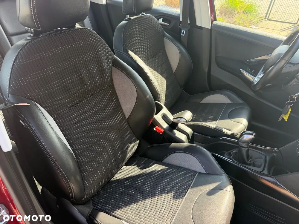 Peugeot 2008 - 12