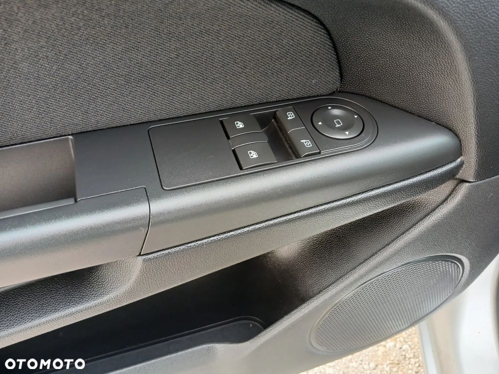 Opel Astra GTC 1.6 Sport - 37