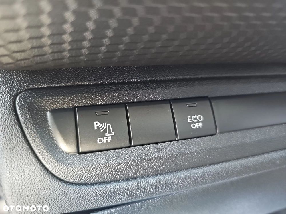 Peugeot 2008 1.2 Pure Tech Allure S&S EAT6 - 22