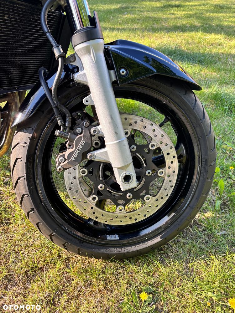 Suzuki GSR - 9