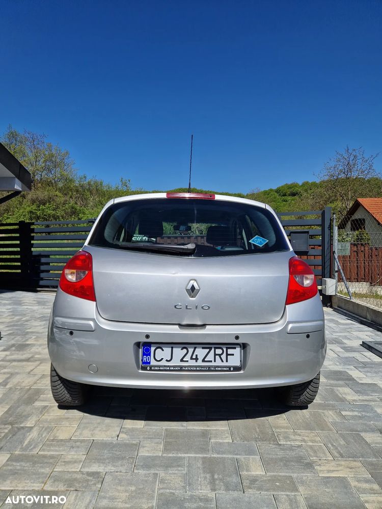 Renault Clio III 1.6 16V Dynamique - 5