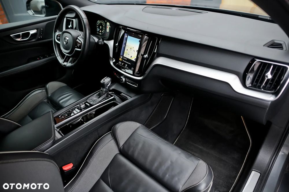 Volvo V60 D4 Geartronic R-Design - 25
