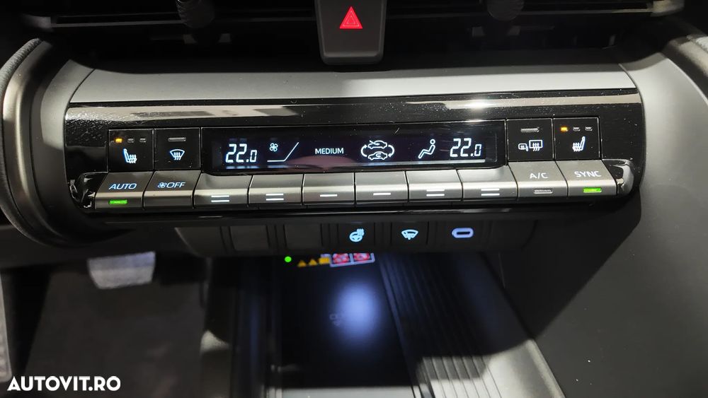 Toyota C-HR 1.8 Hybrid Team Deutschland - 18