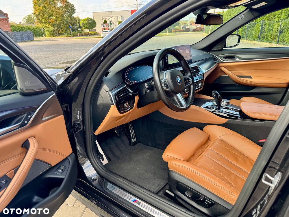 BMW Seria 5 530i Touring M Sport Edition - 4