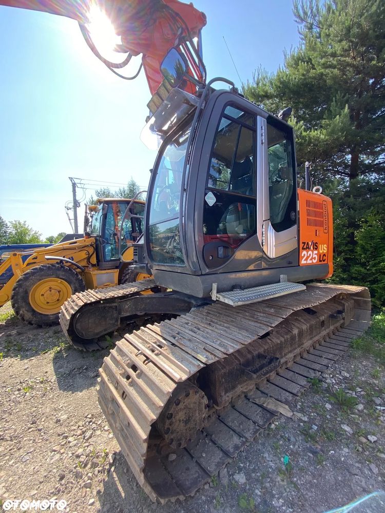 Hitachi ZX225USLC - 8