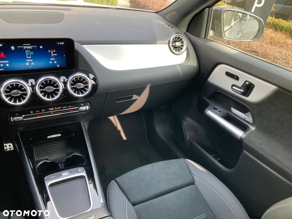 Mercedes-Benz GLA - 10