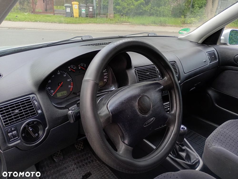 Volkswagen Golf 1.6 - 10