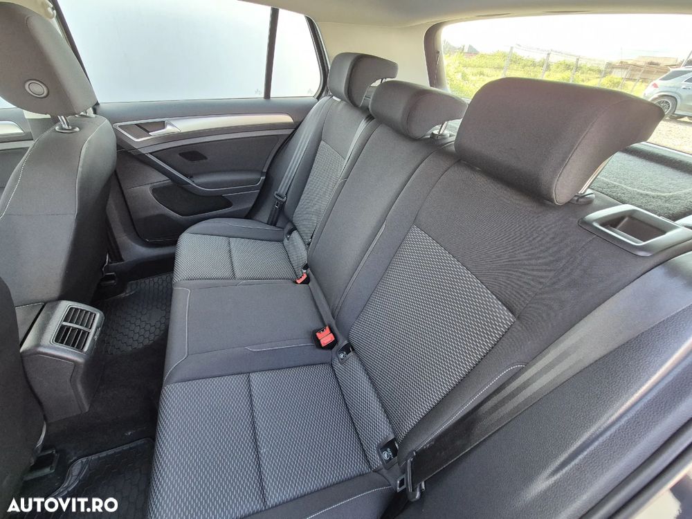 Volkswagen Golf - 11