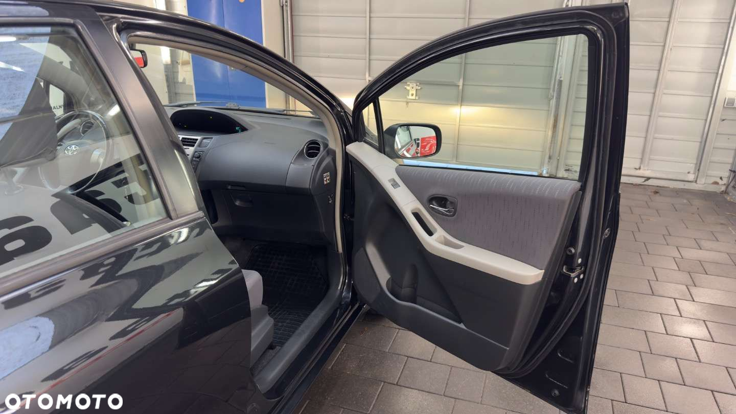 Toyota Yaris - 37