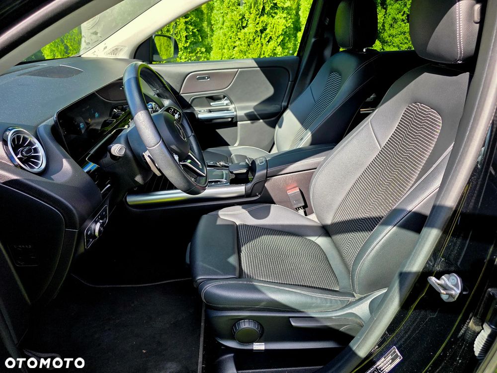 Mercedes-Benz GLA 180 7G-DCT - 15