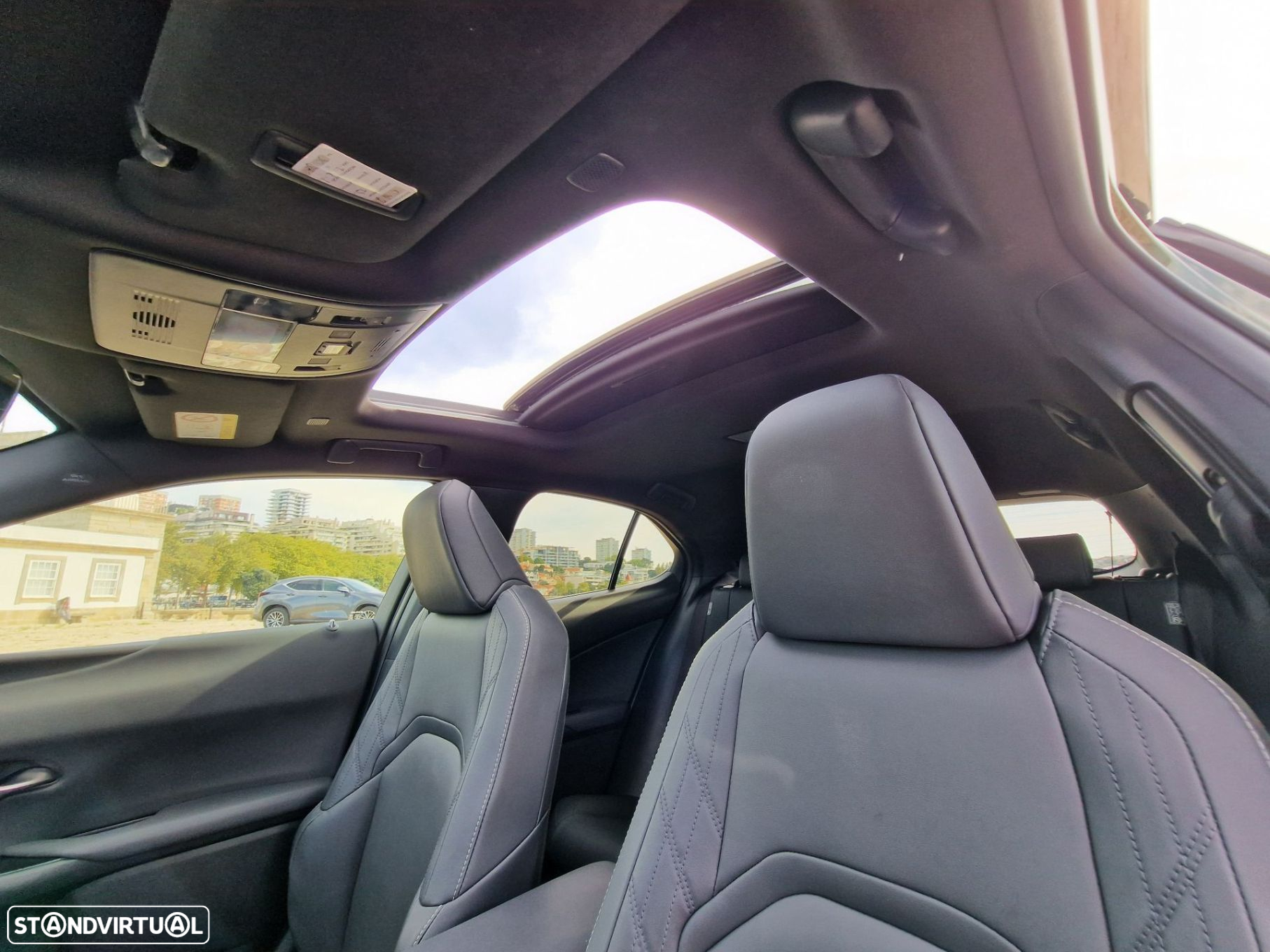 Lexus ux-250h Sport (Ecrã 12.3) - 26