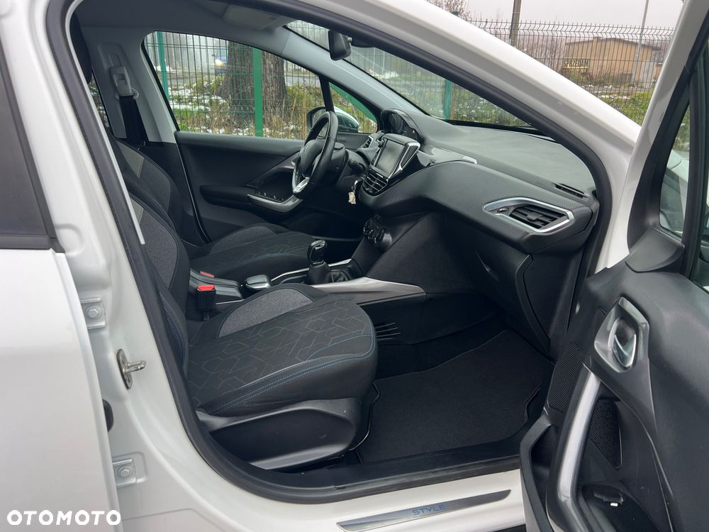 Peugeot 2008 PureTech 82 Style - 27