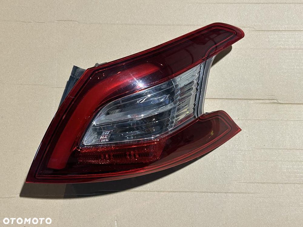 lampa prawa prawy tył tylna Peugeot 308 II T9 HB 9677817580 - 1