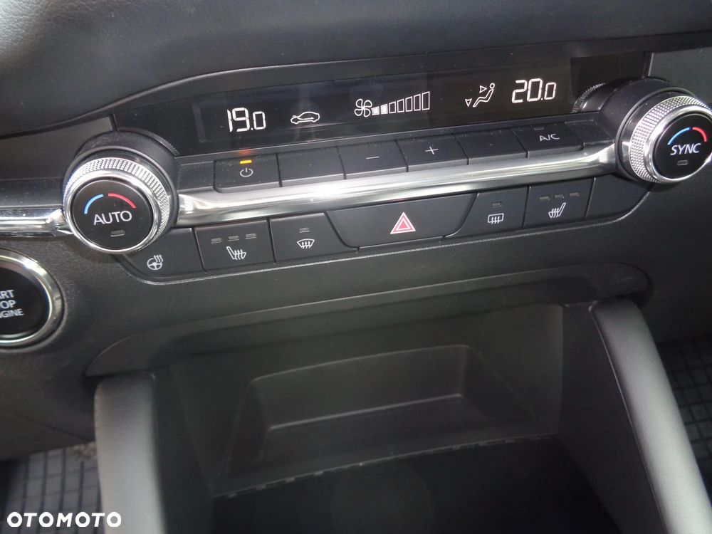 Mazda 3 2.0 mHEV Hikari - 10