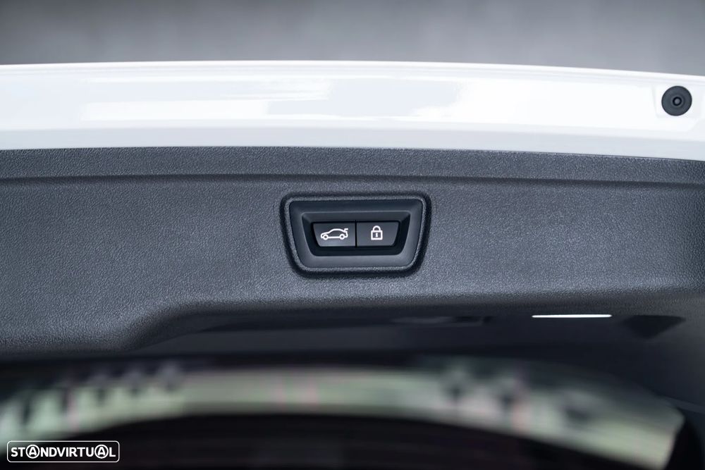 BMW 330 e Touring xDrive Aut. M Sport - 12