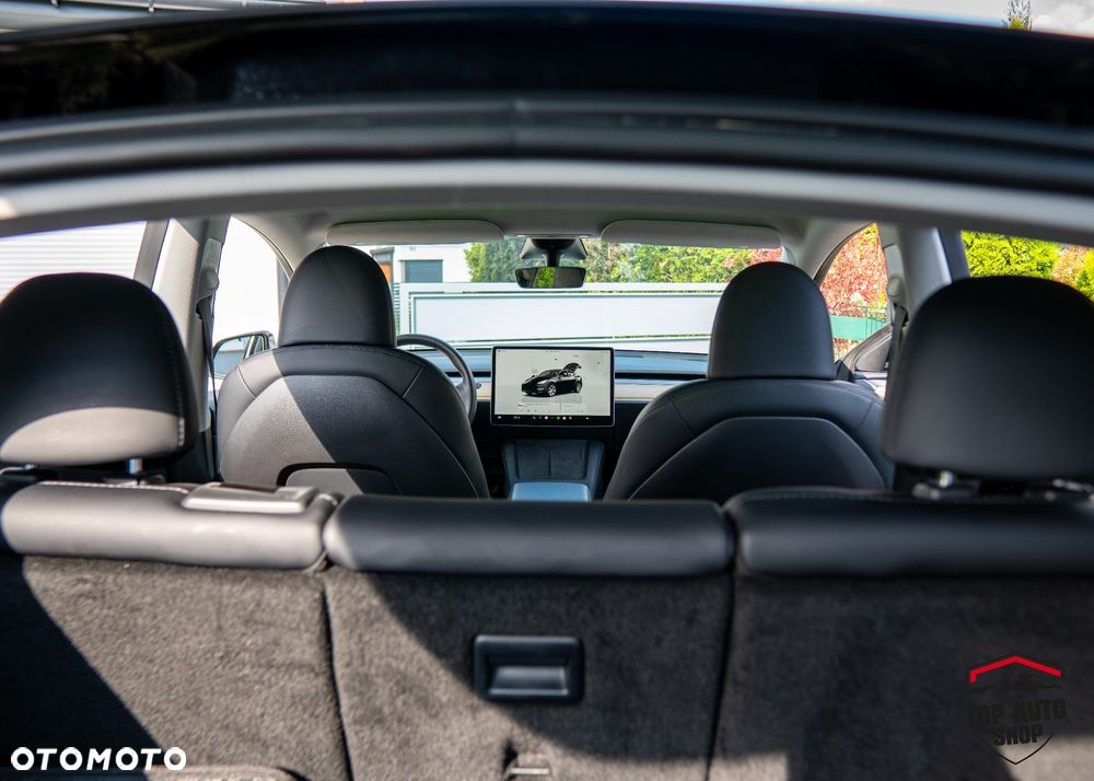 Tesla Y Long Range AWD - 27