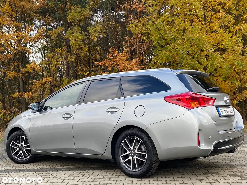 Toyota Auris 2.0 D-4D Executive - 5