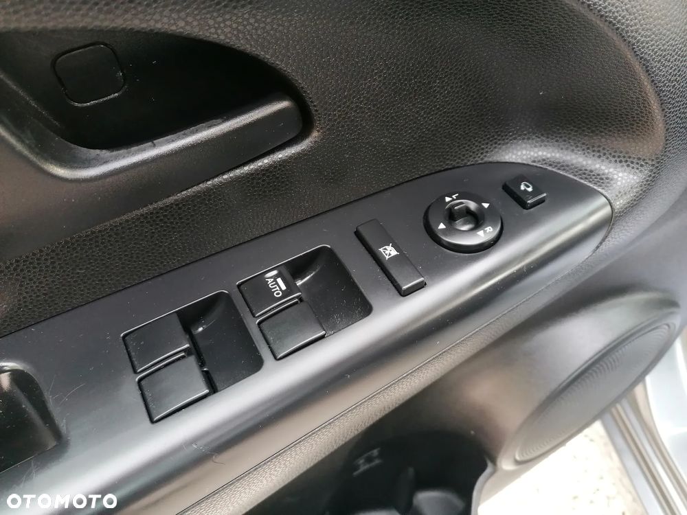Kia Venga 1.6 CVVT Fifa World Cup Edition - 23