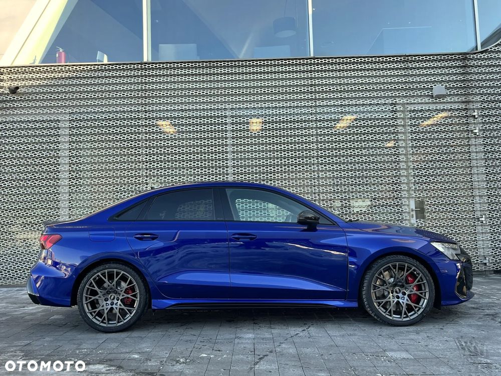 Audi RS3 Limousine - 1