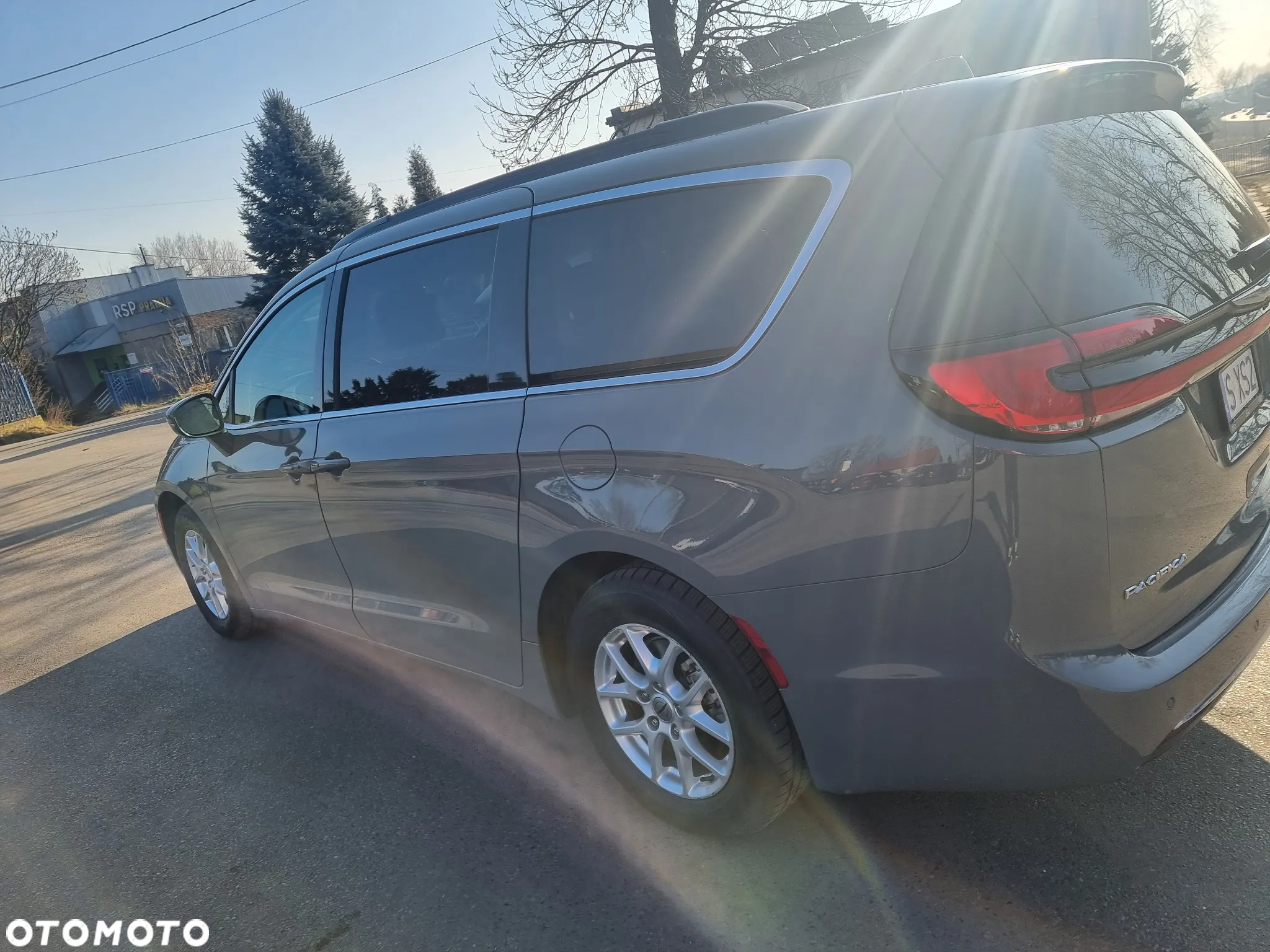 Chrysler Pacifica - 36