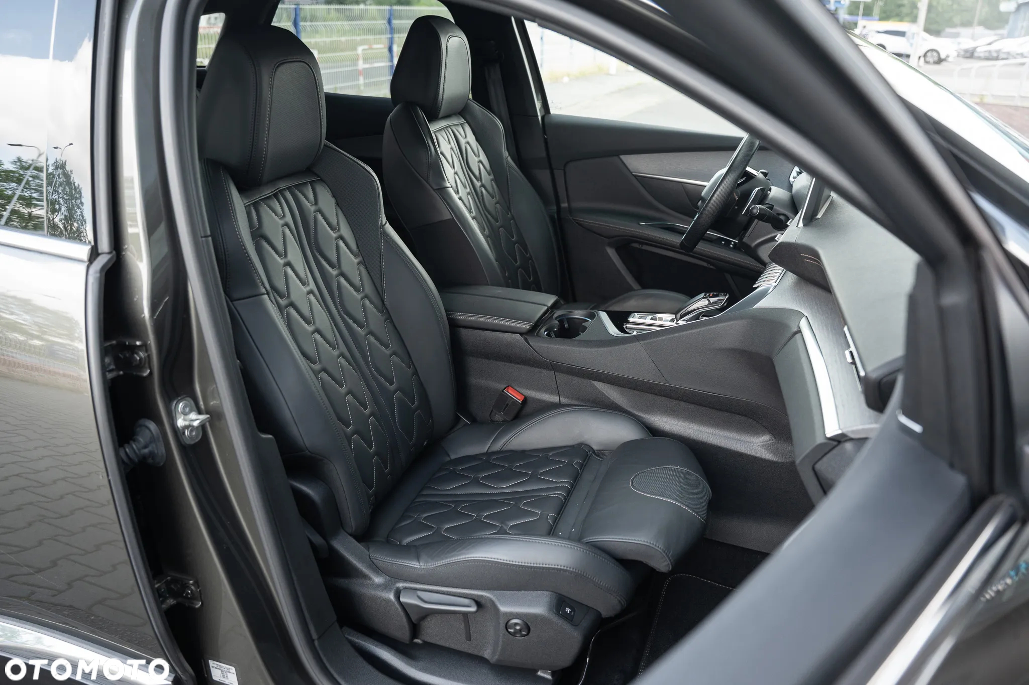 Peugeot 3008 1.6 PureTech HYbrid GT Line S&S EAT8 - 21