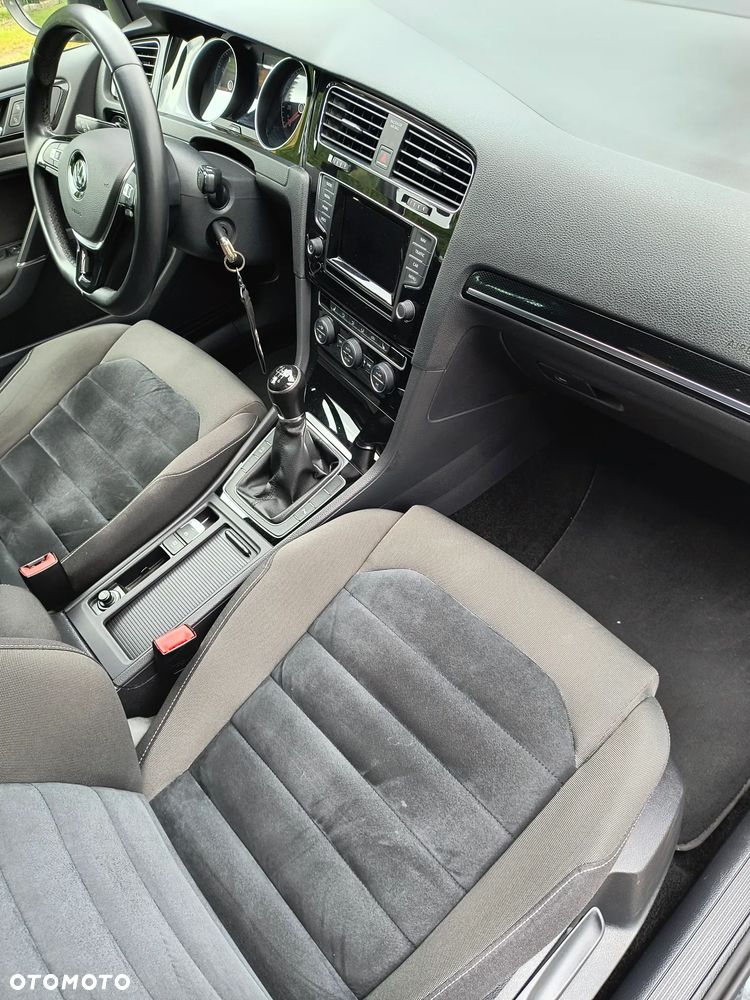 Volkswagen Golf - 10