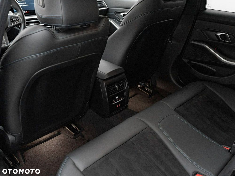 BMW Seria 3 318d M Sport - 24