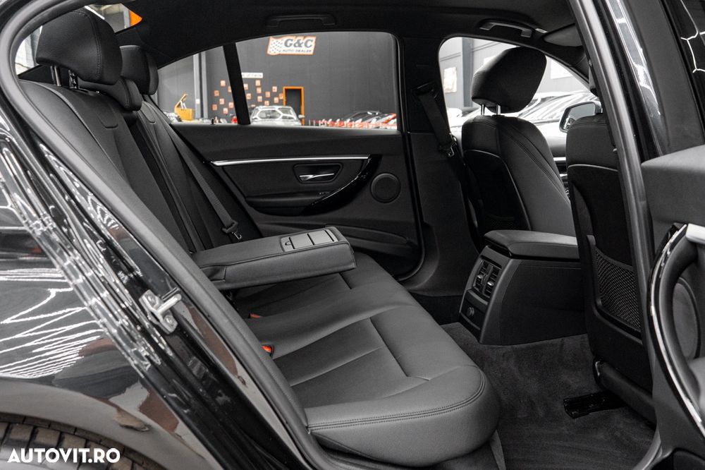 BMW Seria 3 318d Aut. Sport Line - 16