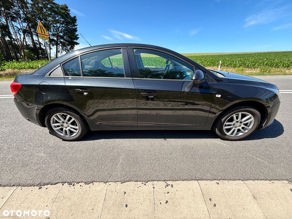 Chevrolet Cruze 1.6 LS - 3