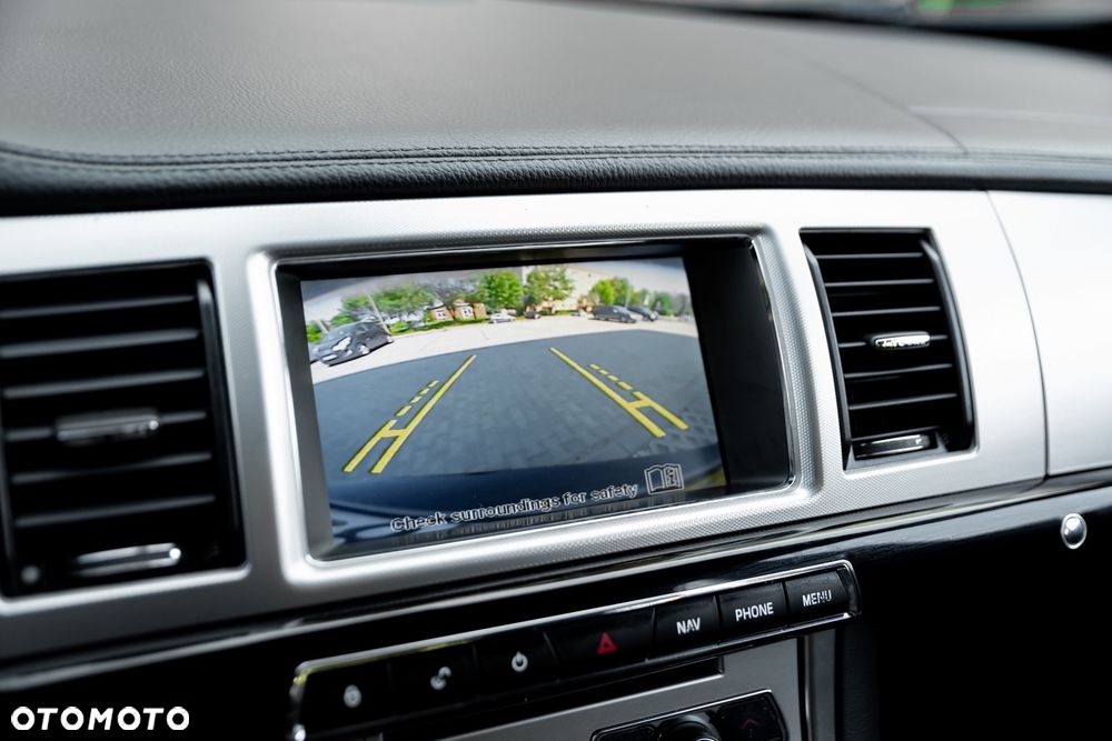 Jaguar XF 2.0 T Premium Luxury - 34