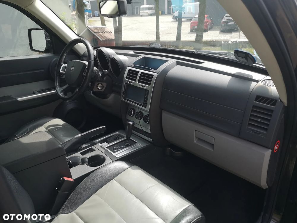 Dodge Nitro 2.8 CRD SXT - 8