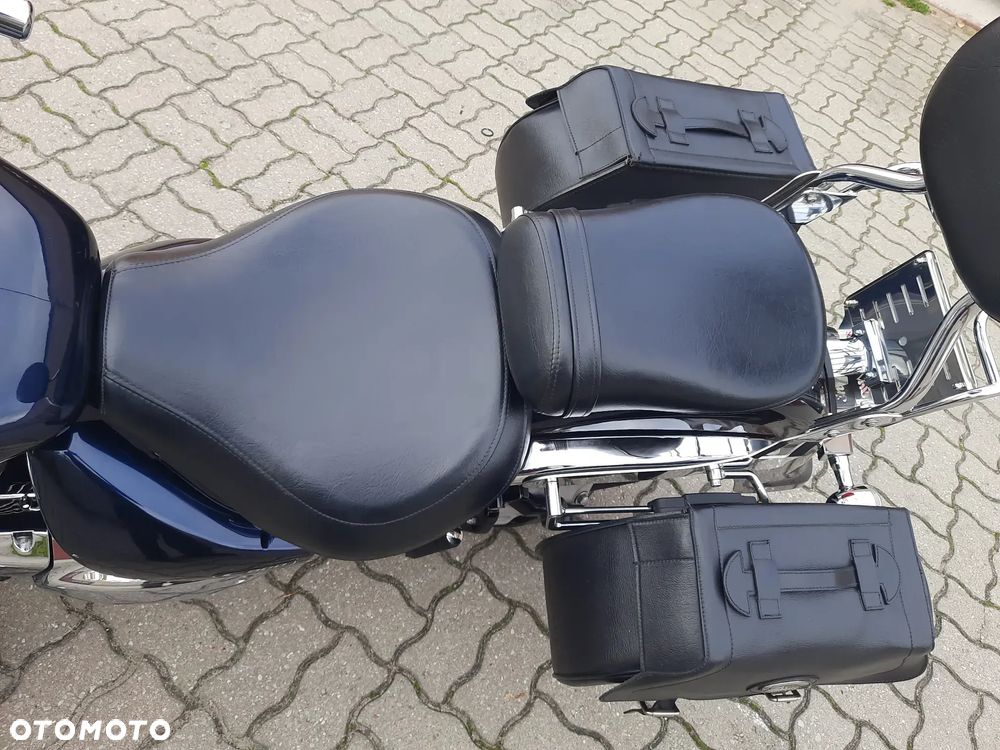 Suzuki Intruder - 10