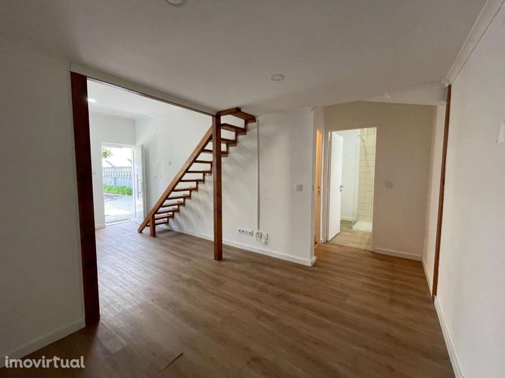 Moradia T1+1 em Redondos - Fernão Ferro - Grande imagem: 2/11