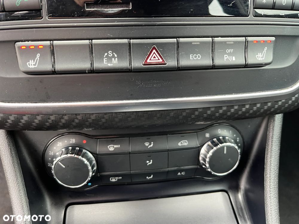 Mercedes-Benz Klasa A 250 (BlueEFFICIENCY) 7G-DCT AMG Sport - 33