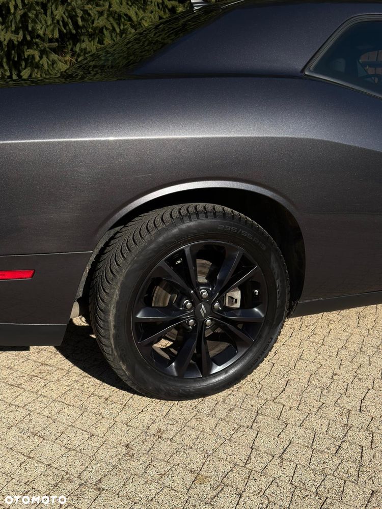 Dodge Challenger - 10